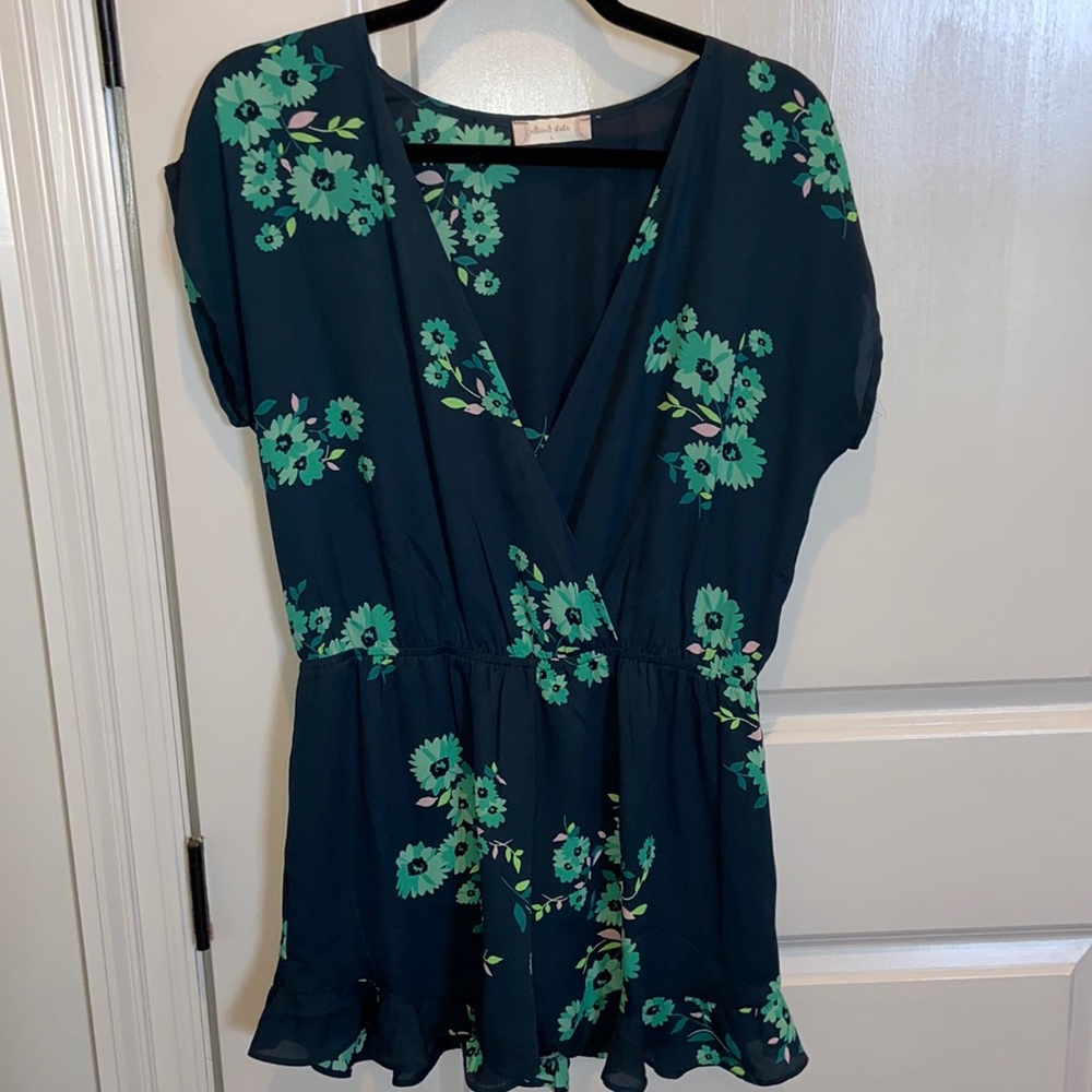 Alters state green floral romper. Size Large.